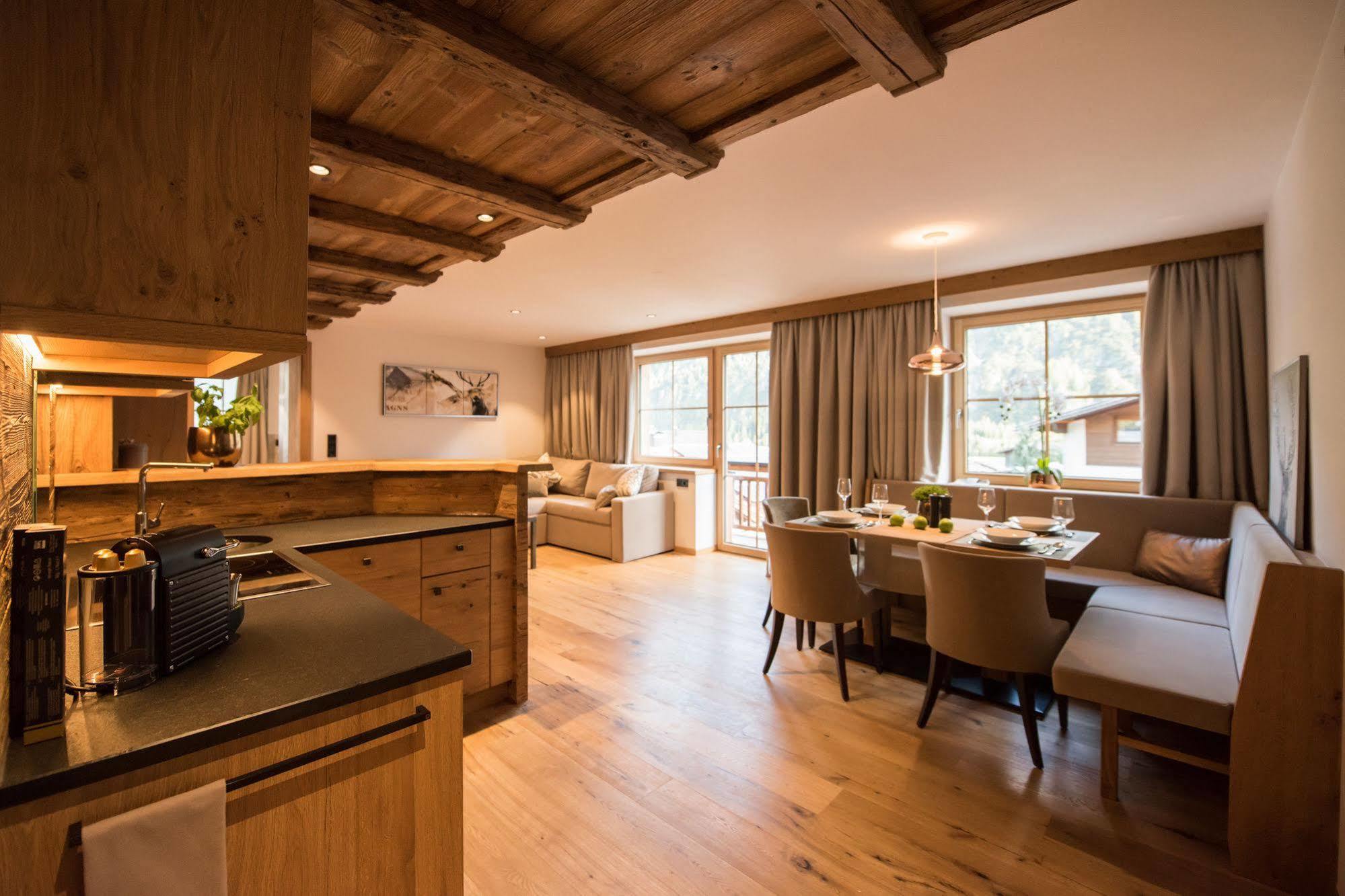 Pepi'S Suites - Lechtal Apartments Holzgau Eksteriør billede