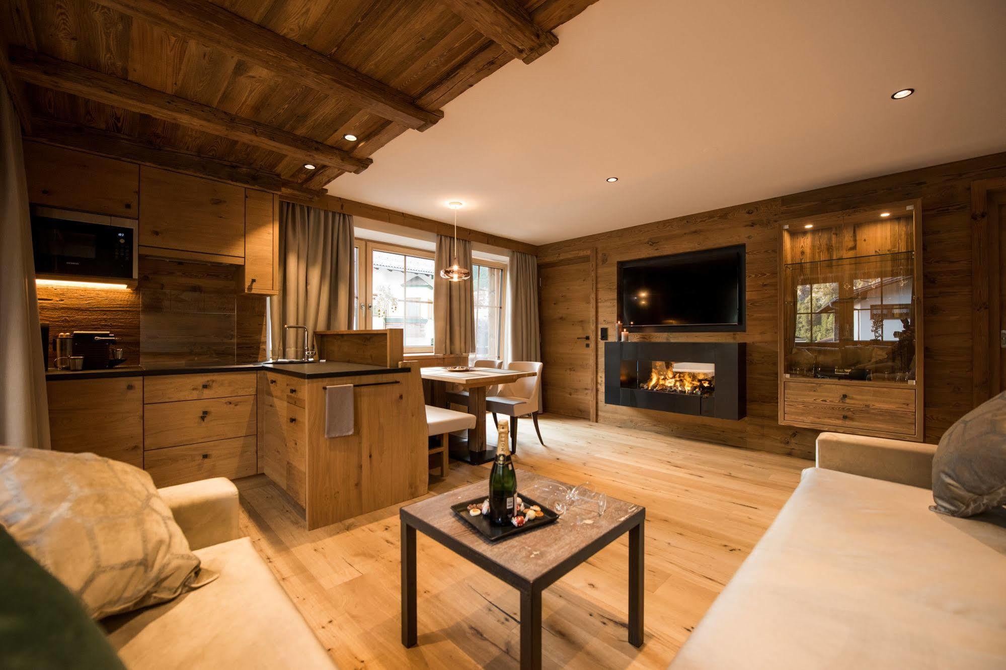 Pepi'S Suites - Lechtal Apartments Holzgau Eksteriør billede